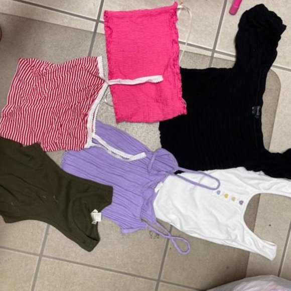 Crop Top Bundle - 5 Shirts - super cheap and like new - Picture 3 of 3